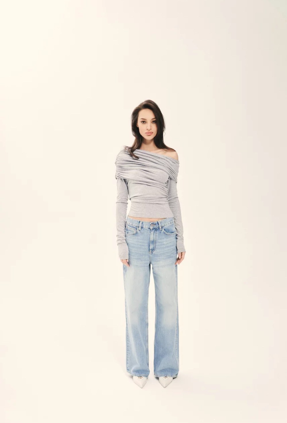 Лонгслив с ассиметричными плечами - фото 82870