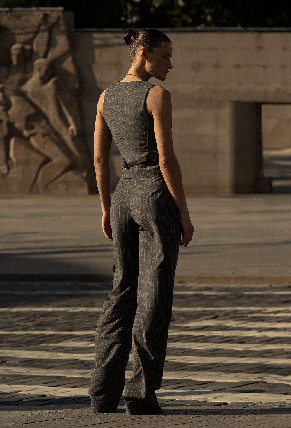 Брюки модельного кроя из тонкой шерсти - фото 84195