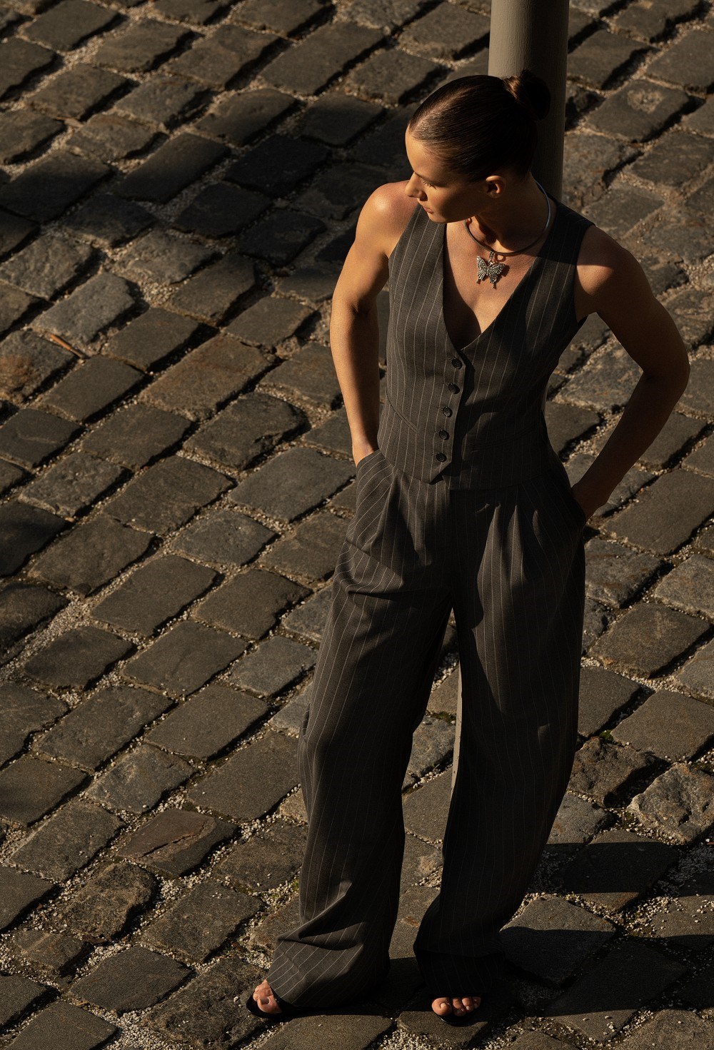 Брюки модельного кроя из тонкой шерсти - фото 84197