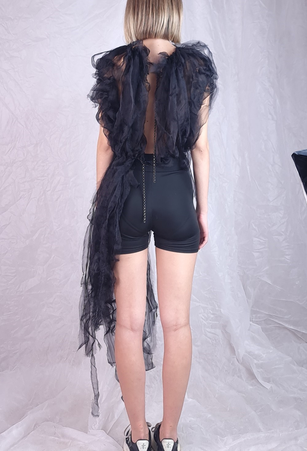 ЖИЛЕТ ИЗ ПРОЗРАЧНЫХ ЛЕНТ - фото 84583