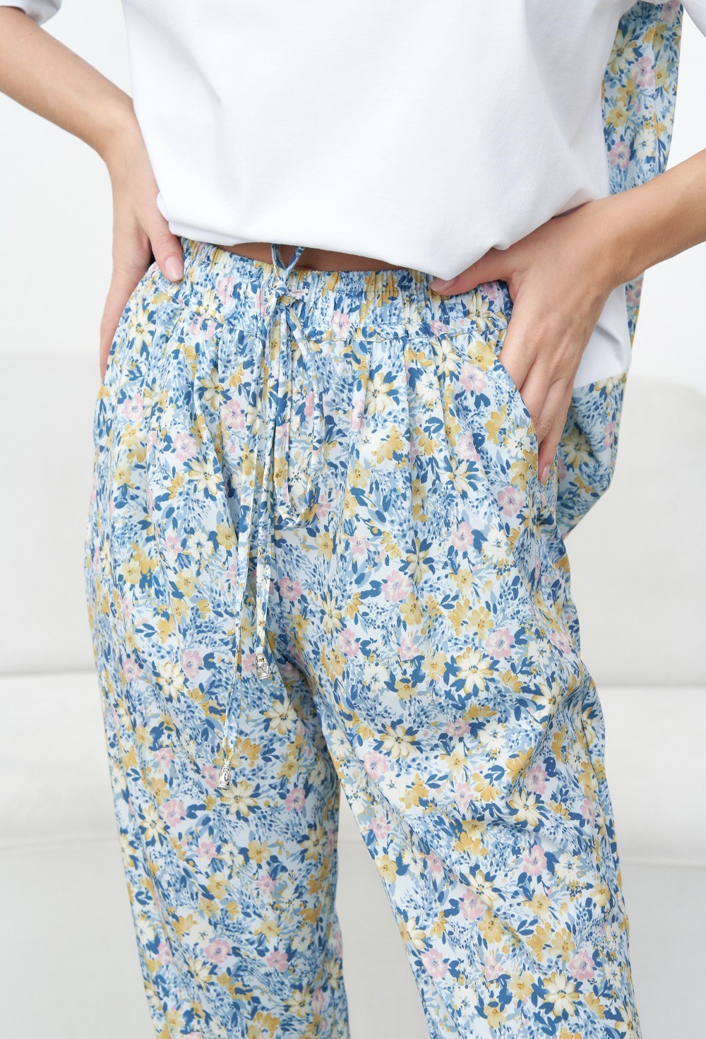 Костюм брюки футболка голубой - фото 89241