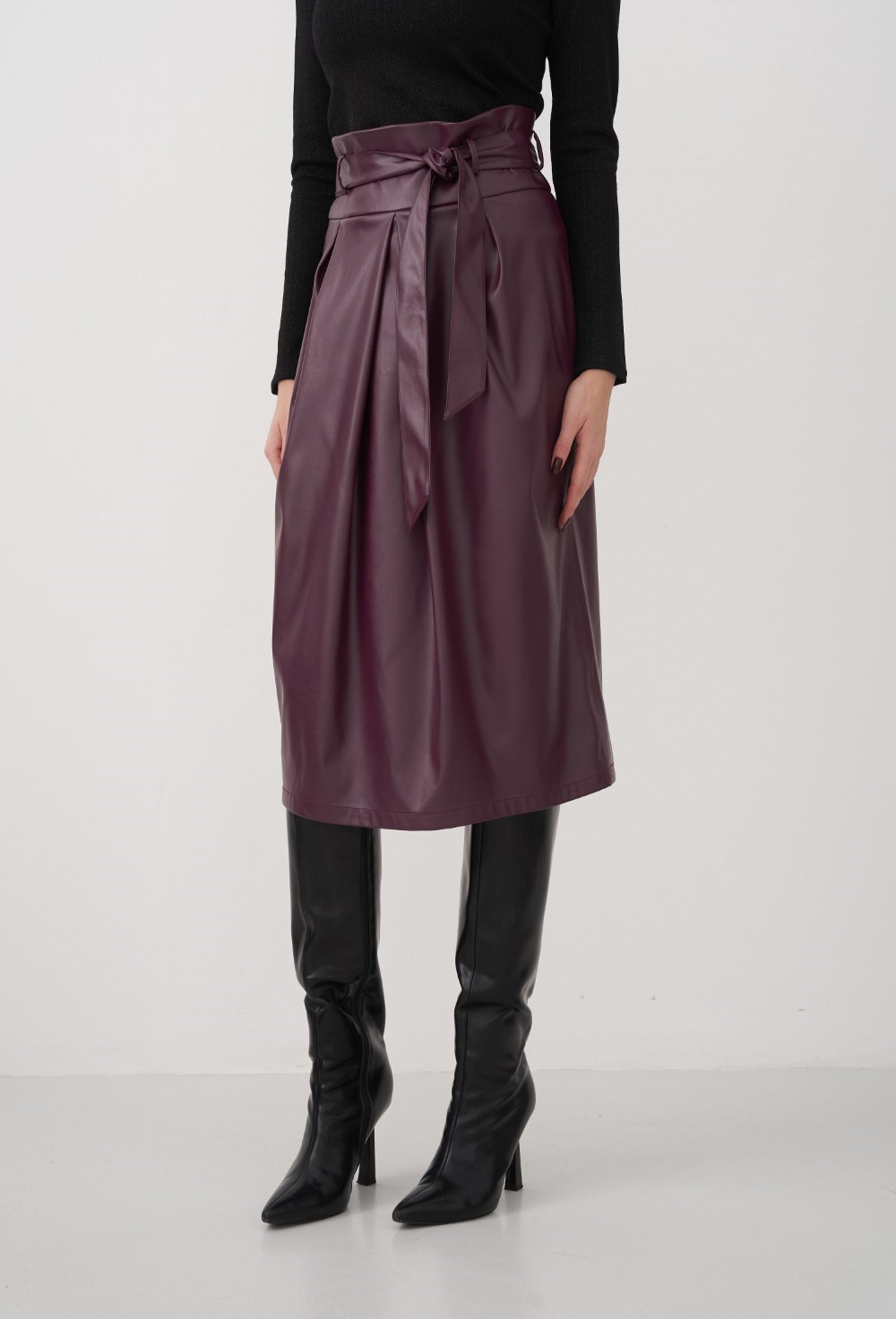 Юбка с бантом из экокожи - фото 89391