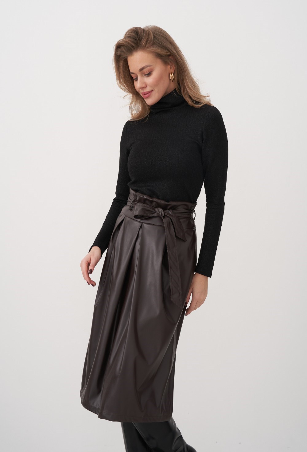 Юбка с бантом из экокожи - фото 89399