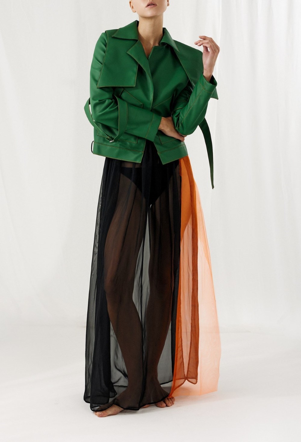 Зелёная куртка с оранжевой строчкой - фото 96177