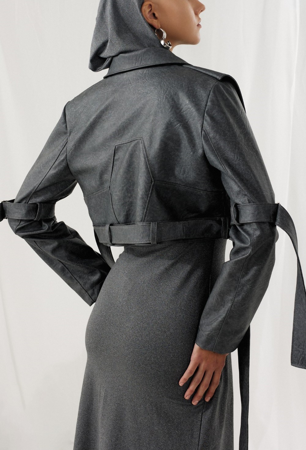 Серая куртка с люверсами - фото 96179