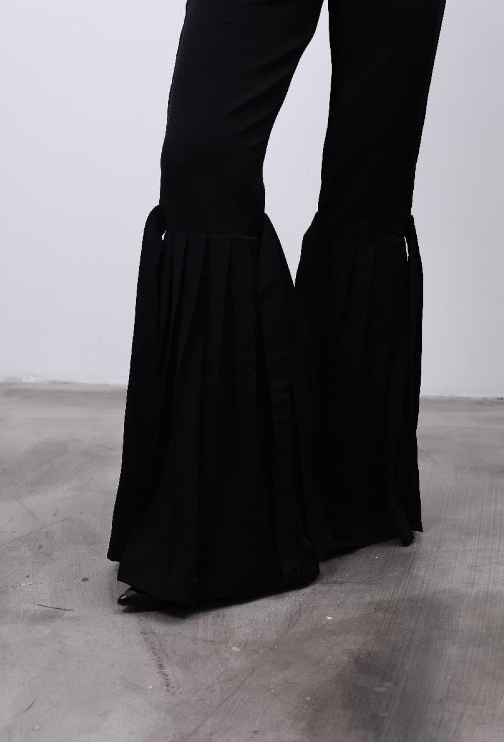 Брюки клеш с завязками - фото 96483