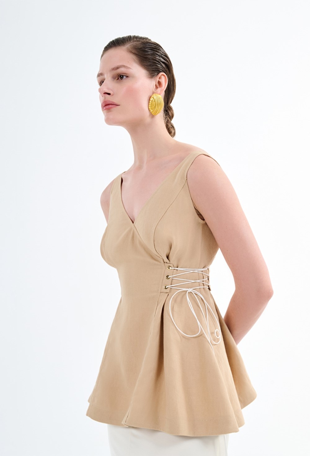 Топ с декоративной шнуровкой - фото 96665