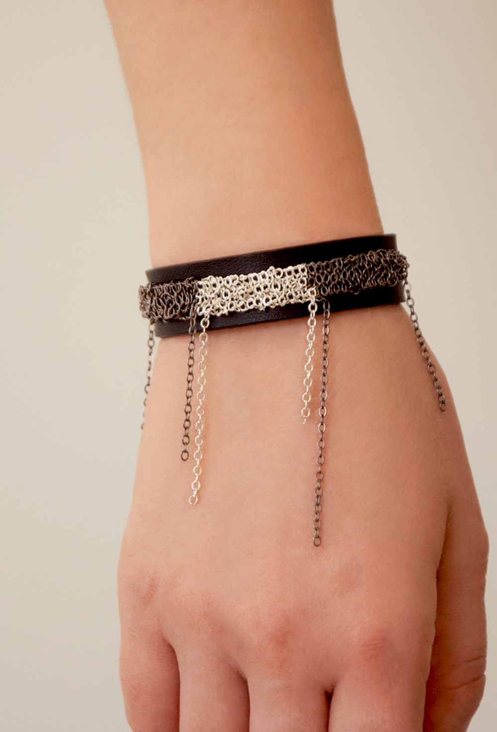 Плетенный браслет с кожей - фото 97785