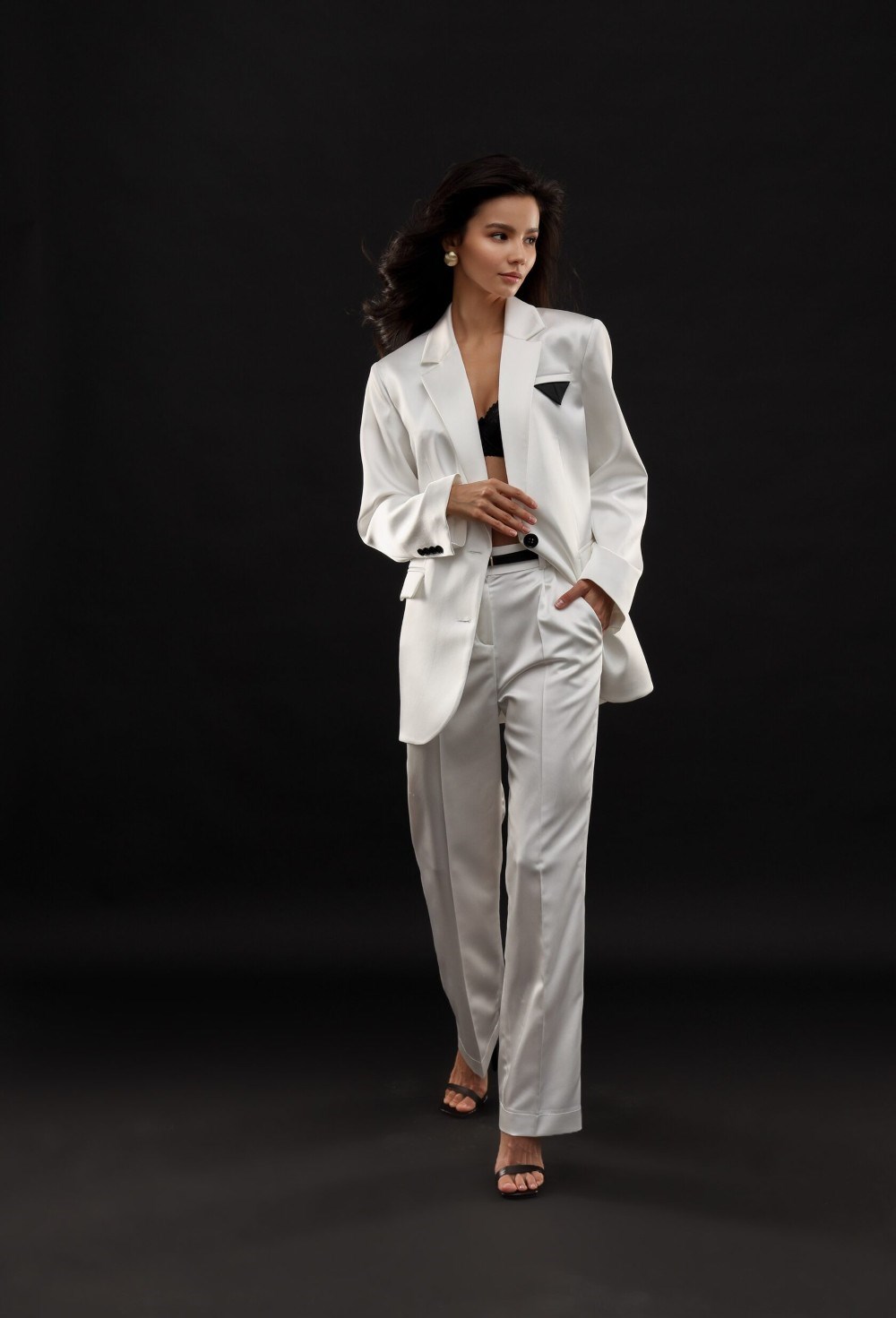 Костюм Oversize из атласа Black&White - фото 98092