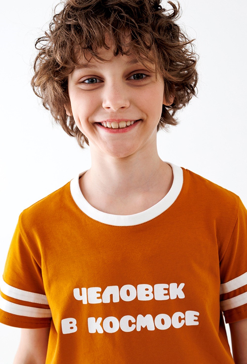 Футболка горчичная Человек в Космосе - фото 98257