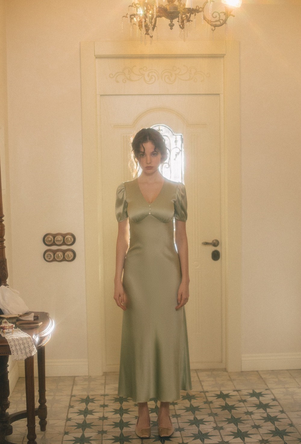 Платье из шёлка с v-образным вырезом - фото 98487