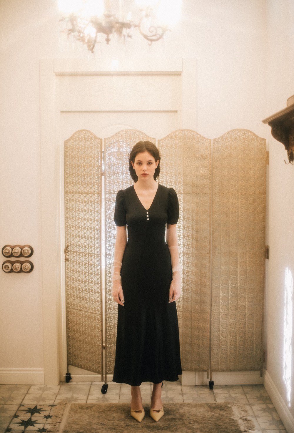 Платье из шёлка с v-образным вырезом - фото 98492