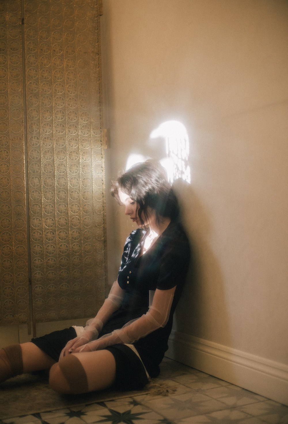 Платье из шёлка с v-образным вырезом - фото 98495