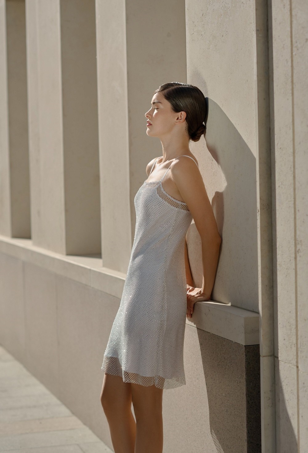 Платье мини на бретелях с кристаллами Swarovski - фото 98521