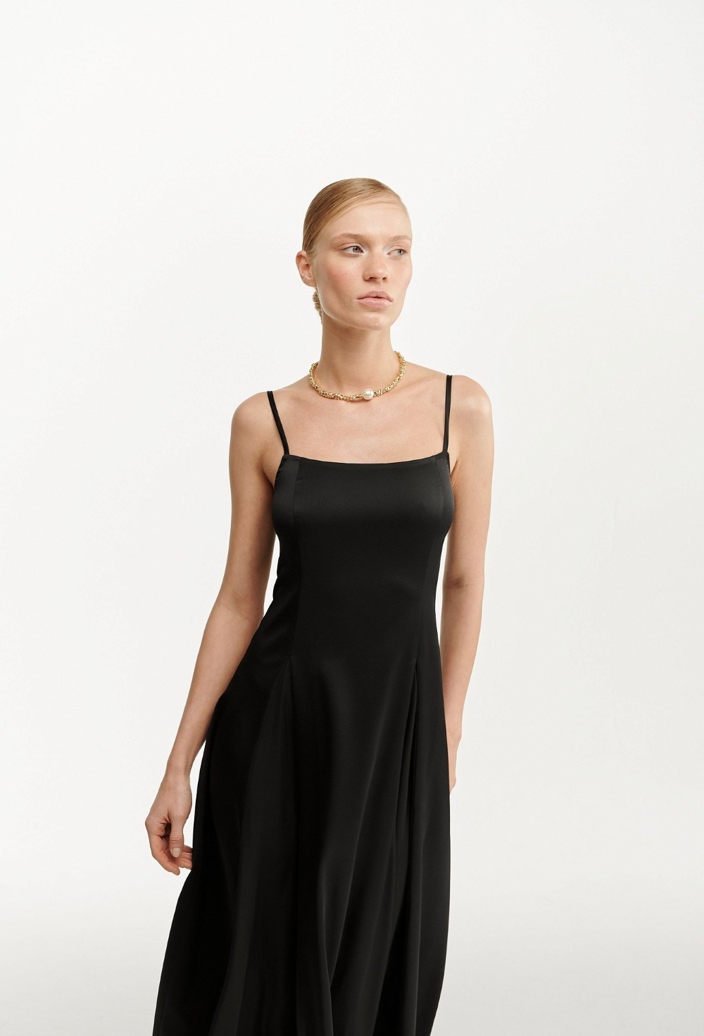Платье из атласа с вставками из шифона на тонких бретелях - фото 98536