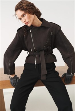 Укороченная замшевая куртка