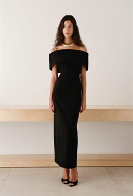 Платье с открытыми плечами