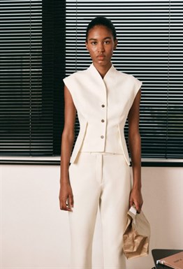 Шерстяной жилет цвета слоновой кости