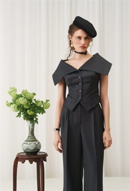 Жилет с воротником