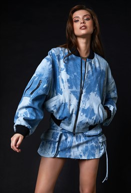 Голубой бомбер из вареного денима