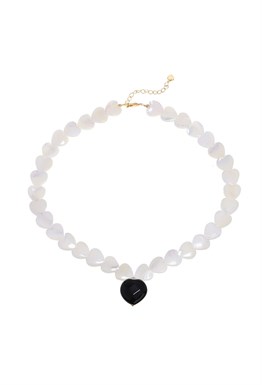 Choker with pearl beads in the shape of a heart, with a Heart pendant Gold