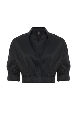 Укороченная блуза на резинке