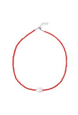 чокер из красного бисера с барочной жемчужиной