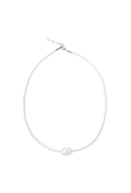 чокер из белого бисера с жемчужиной