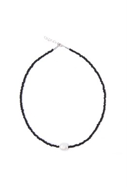 чокер из черного бисера с барочной жемчужиной