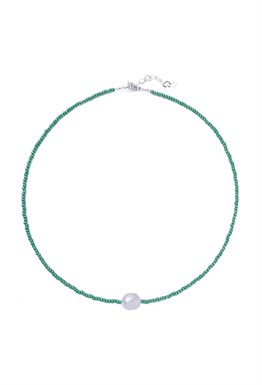 чокер из зеленого бисера и жемчуга