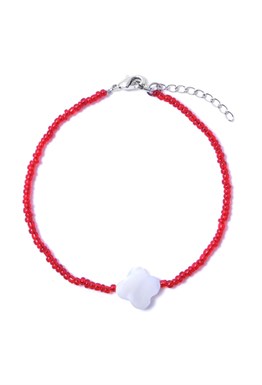 браслет из бисера с четырехлистником из перламутра