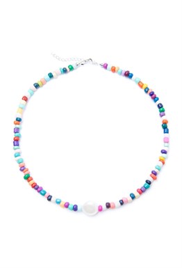 чокер из бисера со вставкой из жемчуга