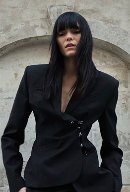 Пиджак на крючках