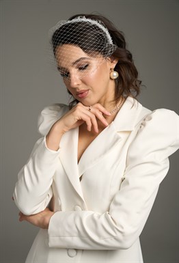 Ободок тонкий с хрустальными бусинами и вуаль