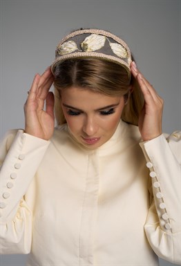 Широкий плетёный ободок с шёлковыми цветами