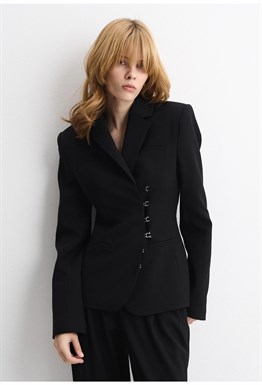 Пиджак на крючках