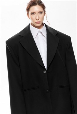 Оверсайз пиджак с акцентными плечами