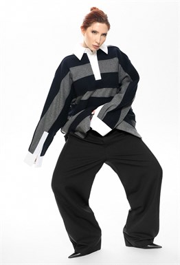 Серый свитер-поло оверсайз из шерсти в синюю полоску