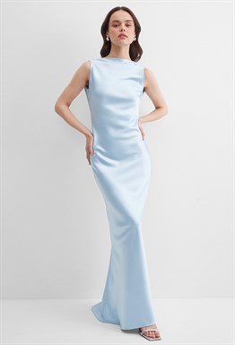 Голубое платье с открытой спиной и драпировкой