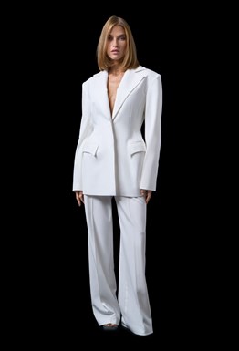 Приталенный белый жакет