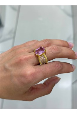 Кольцо под золото с розовым камнем