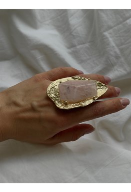 Кольцо с розовым камнем
