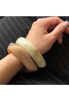 Браслет из смолы