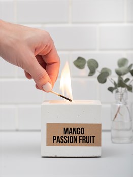 Аромасвеча в бетоне Mango & Passion fruit