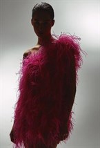 Платье на одно плечо из пера страуса - фото 102437