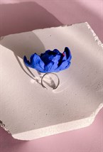 Кольцо цветок синий-фуксия с мушкой - фото 108610
