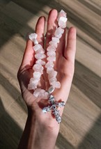 Колье из розового кварца и жемчужин с крестом - фото 108698