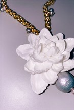 Колье с белым цветком (золото) - фото 108711