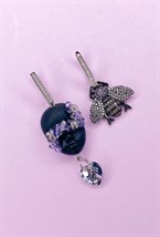 Серьги с черной куколкой мини и пчелкой - фото 108753