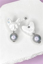 Серьги-гвоздики белые кошки с хлопковым жемчугом - фото 108772